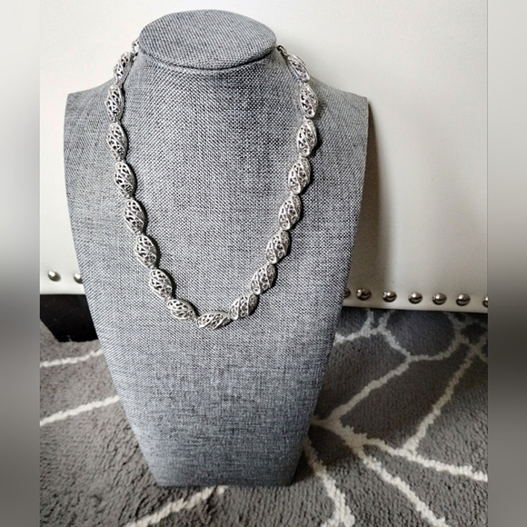 Rare, Vintage, Crown Trifari Filigree Choker Necklace - Picture 8 of 10